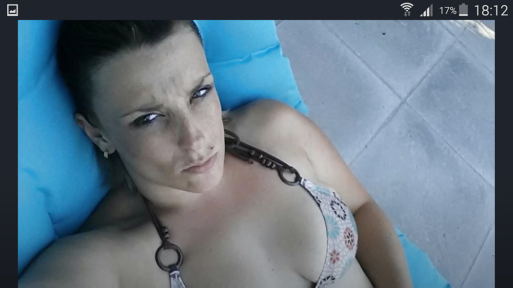 Jeune salope cherche coquin assez endurant pour vivre une superbe soirée de sexe